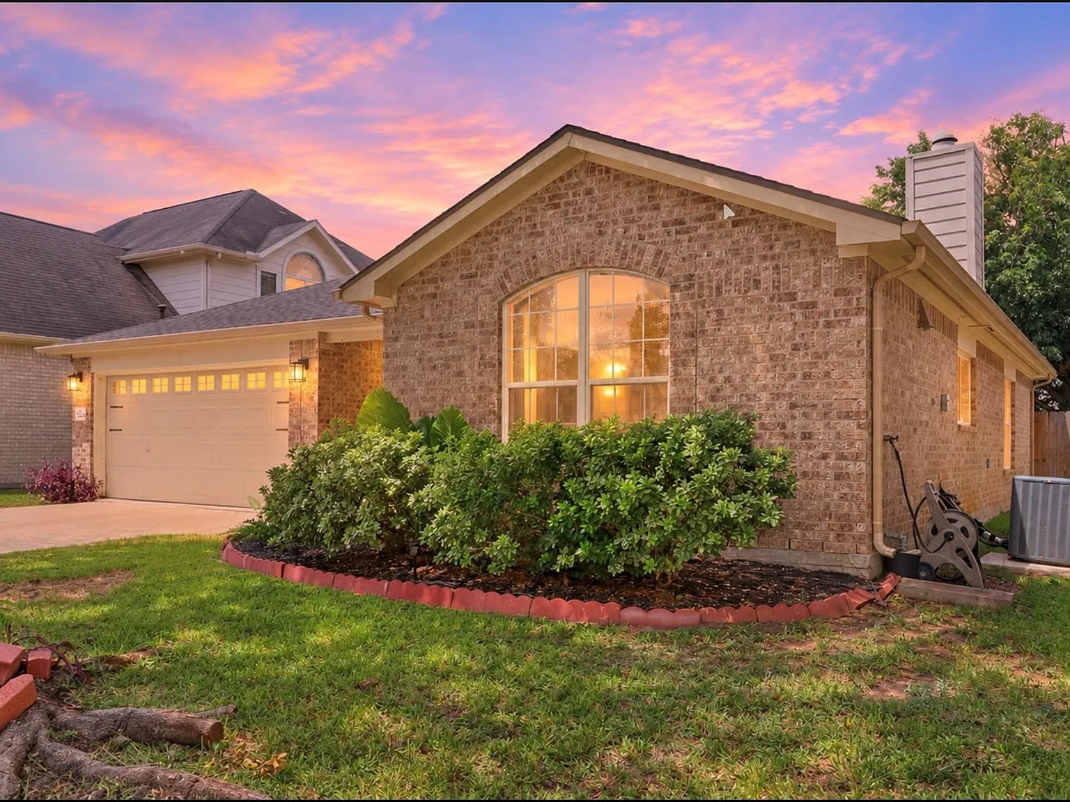 3 bed, 2.0 bath, 1540 sqft, $2,050 — Photo 2