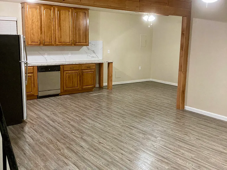 E Timberview Ln — Photo 3