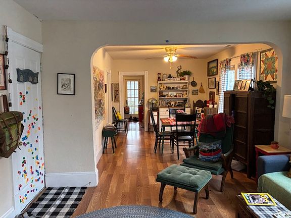 4th image of 2739 Buchanan St NE Unit 2