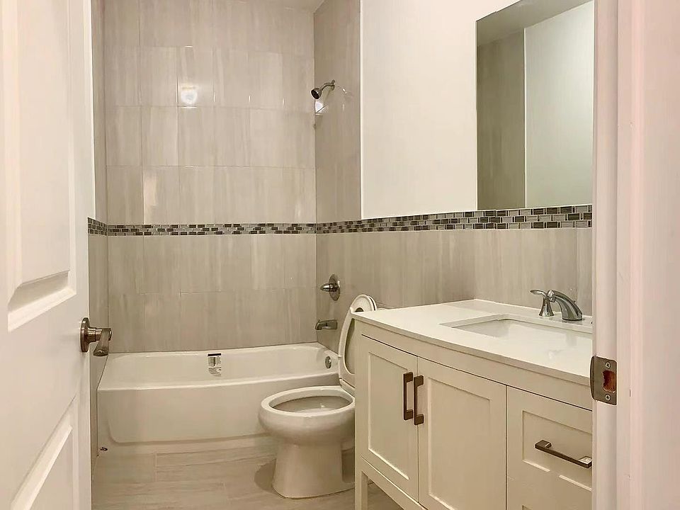 1st image of 440 Eltingville Blvd