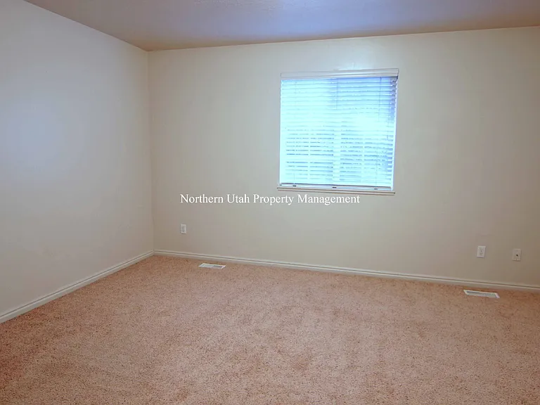 1347 E 6225 S — Photo 13