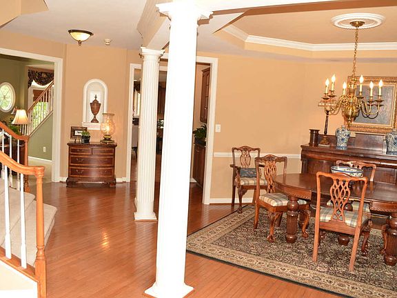 Foyer / Dining Room