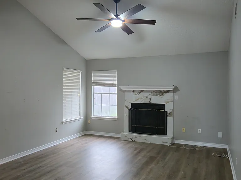 1917 Heartland Dr — Photo 2