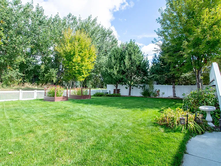 3835 Fairmeadow Dr — Photo 9