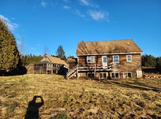 28 Gerrishville Ave, Winter Harbor, ME 04693