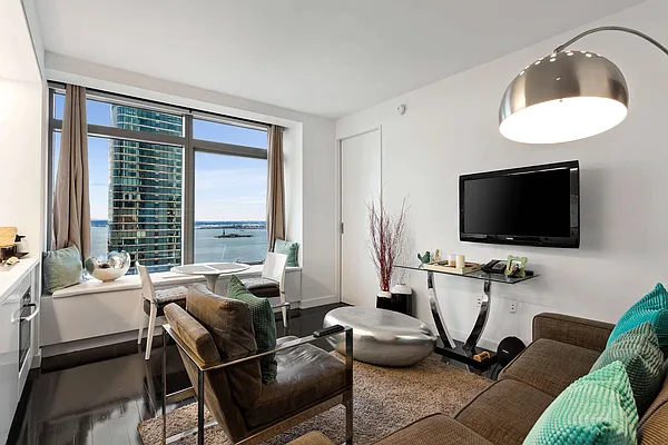 Rented by Compass | media 31