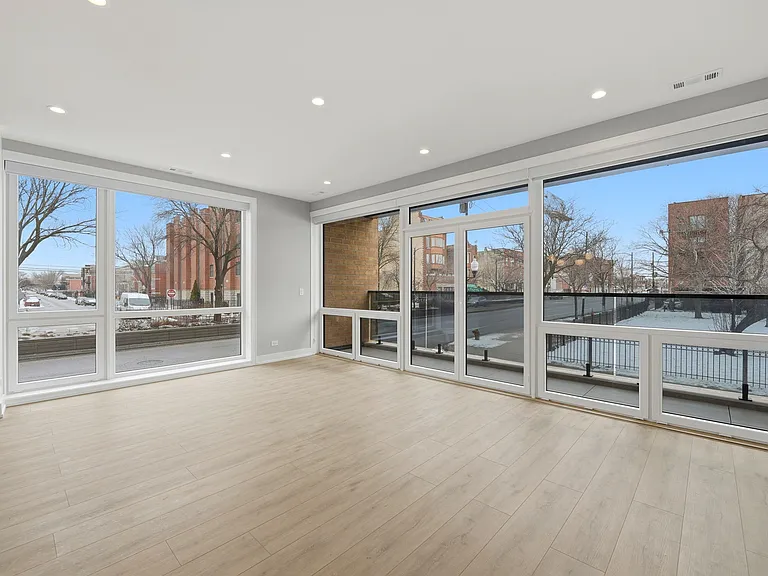 2355 W Flournoy St #102 — Photo 10
