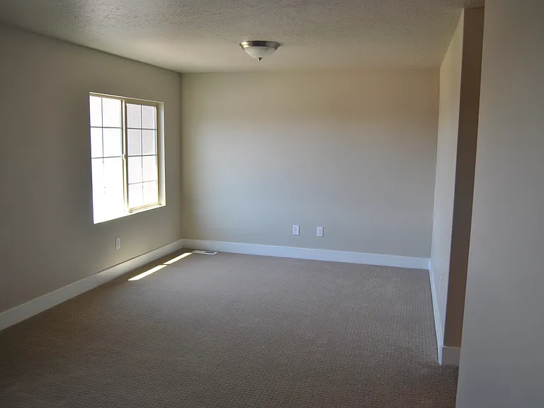 113 W 3430 N — Photo 7