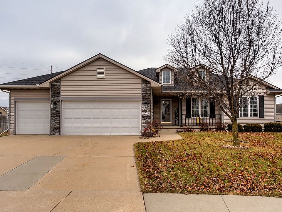 1st image of 805 NW Parkside Dr