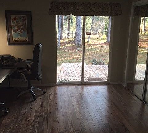 2nd bedroom with deck