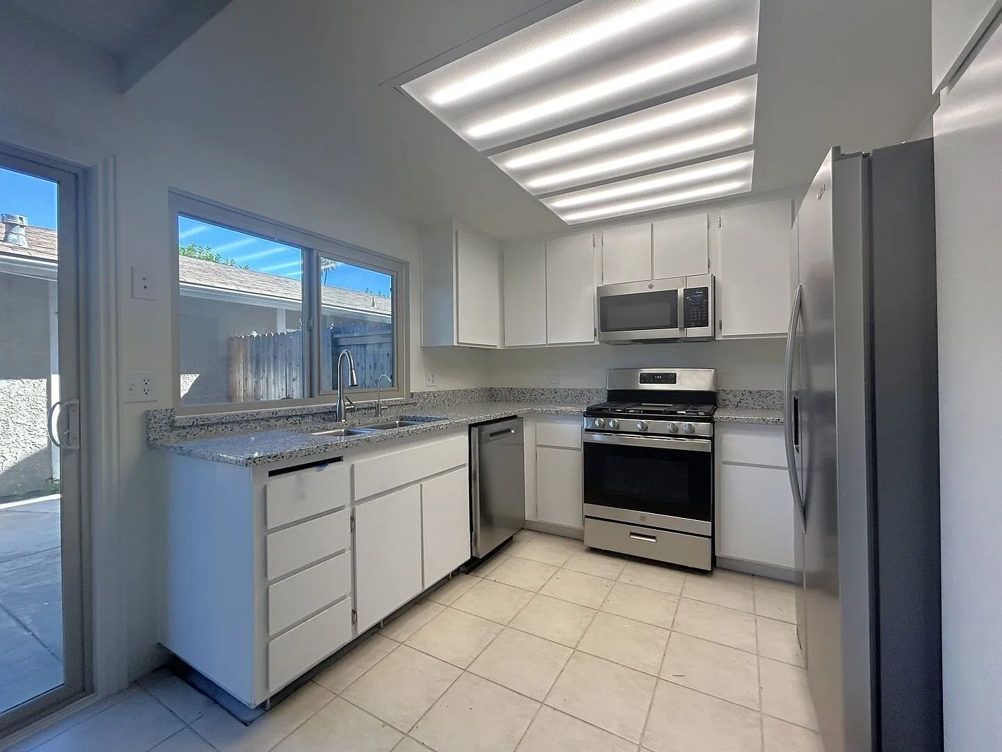 15202 Shadybend Dr #19 Hacienda Heights 91745 (3 Bed / 2.5 Bath) — Photo 4