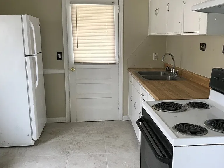 1114 N 48th Ave — Photo 7