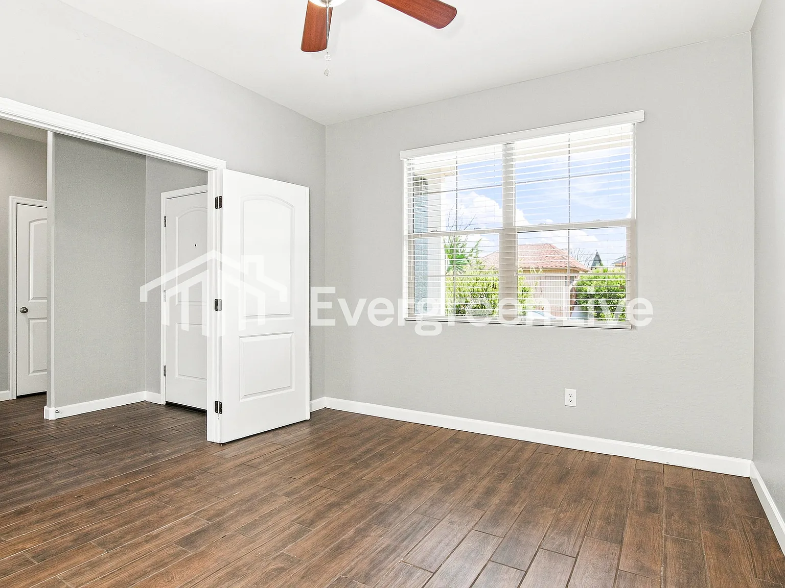 4 bed, 3.0 bath, 2425 sqft, $2,145 — Photo 2