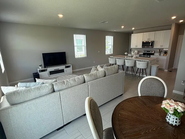 389 Salisbury Cir — Photo 11