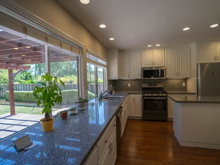 408 Fernando Ct — Photo 2