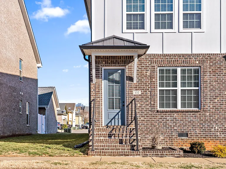 132 Savannah Ave — Photo 24
