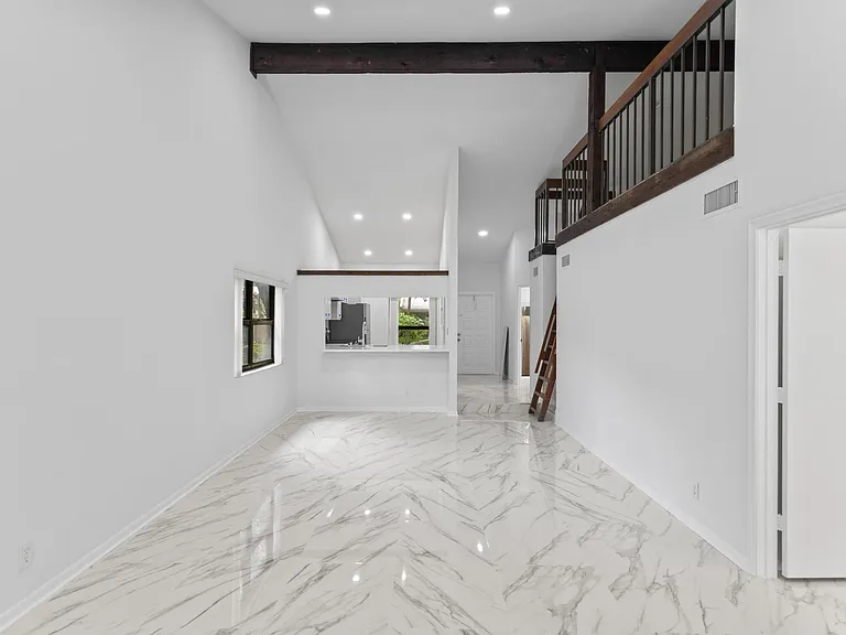1400 NW 9th Ave #B-14 — Photo 4