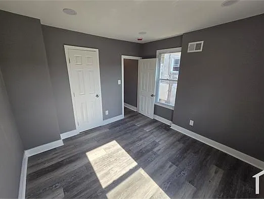 500 N Port St — Photo 4