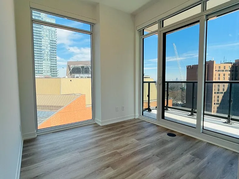 771 Yonge St #1208 — Photo 8