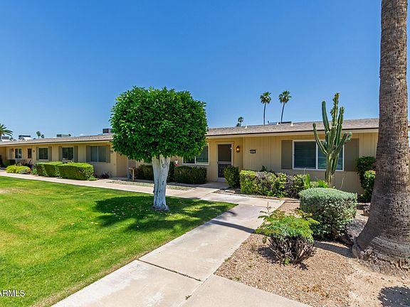 2nd image of 10935 W Santa Fe Dr