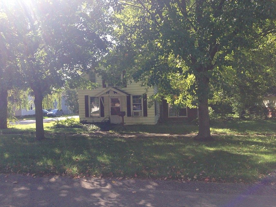 2nd image of 213 S Main St