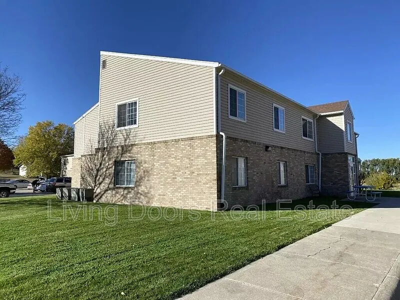 1 bed, 1.0 bath, $585 — Photo 4