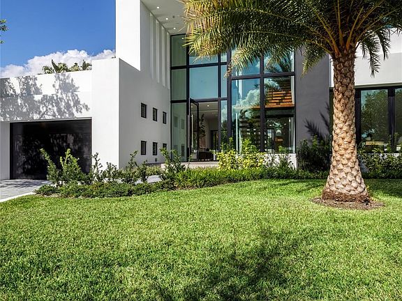 2nd image of 3205 Leigh Road