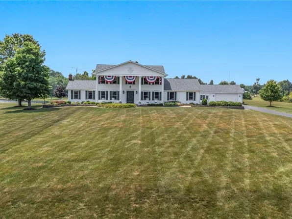13720 Equestrian Dr, Burton, OH 44021