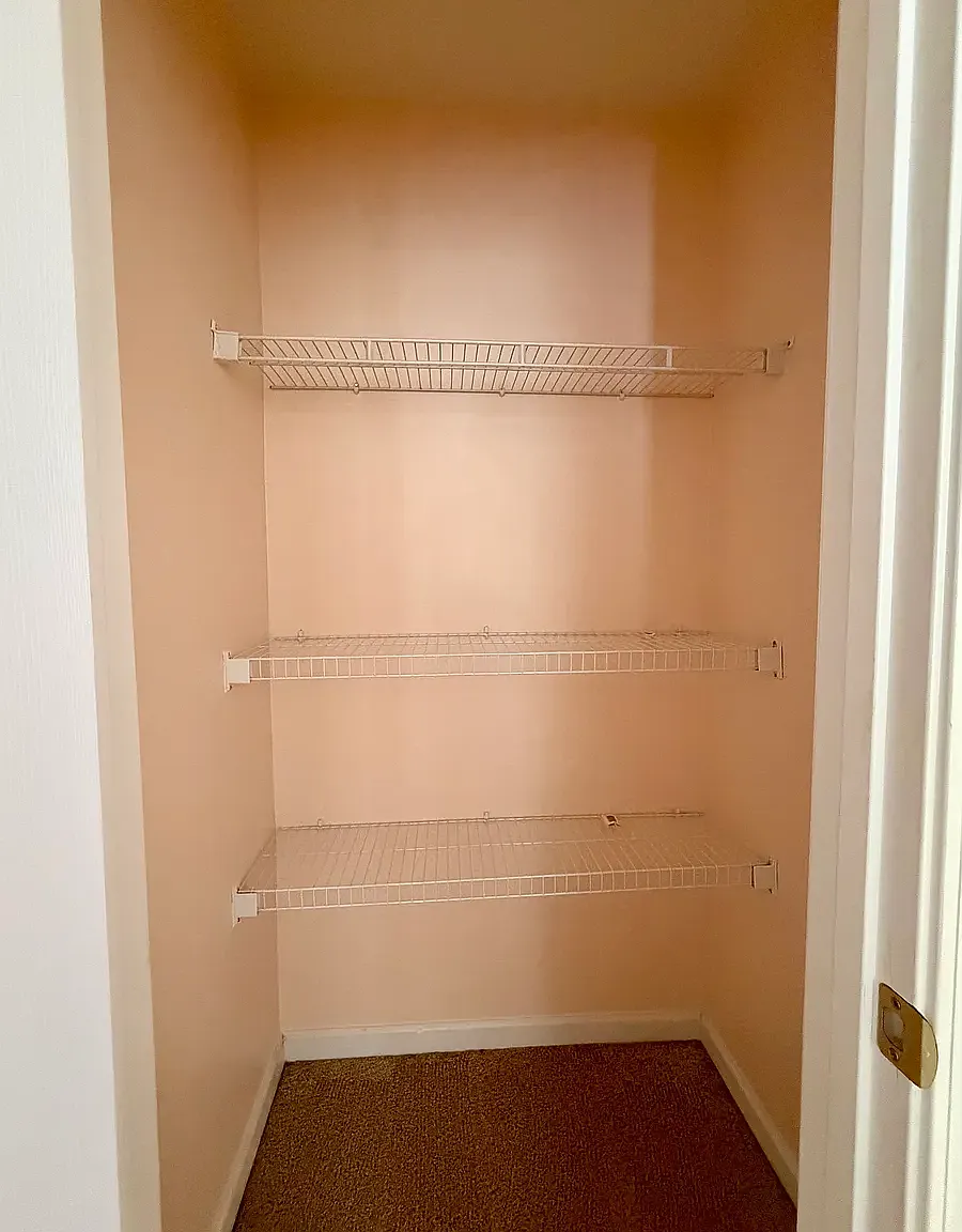 4 bed, 2074 sqft, $2,350 — Photo 4