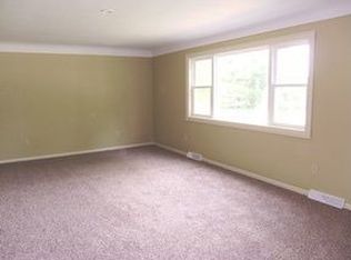 10118 Hillcrest Rd, Kirtland, OH 44094