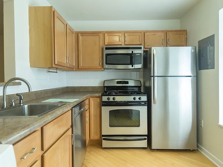 Ash Tree Townhomes — Photo 2
