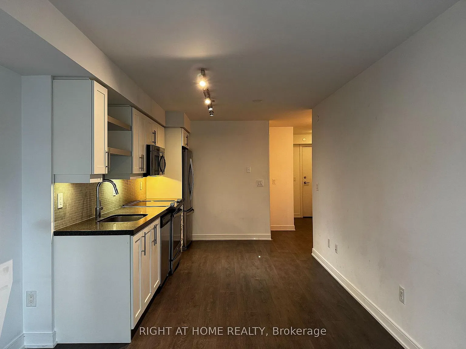 Musee Condos — Photo 4