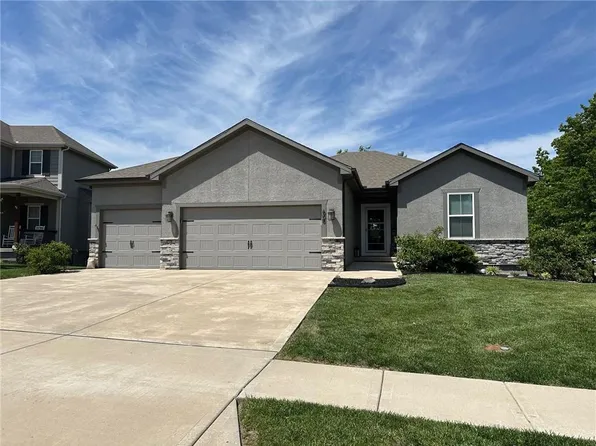 605 SE Colonial Dr, Blue Springs, MO 64014