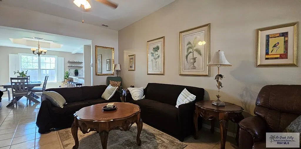 3 bed, 2.0 bath, 1498 sqft, $2,400 — Photo 3