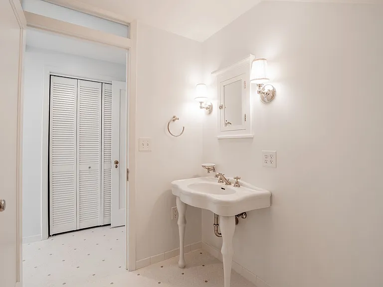 4527 SW 29th Ave — Photo 10