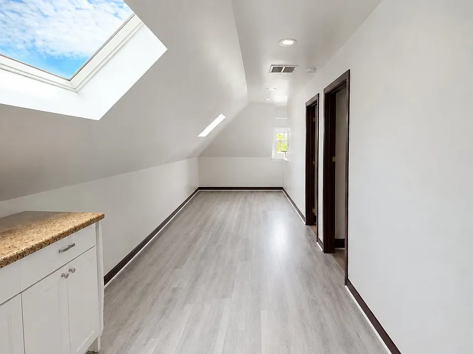51 Bellevue Pl #3