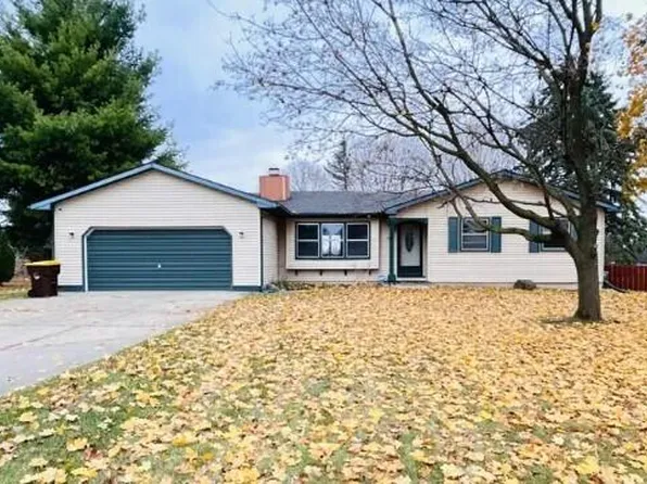 1207 Flanders Rd, Charlotte, MI 48813