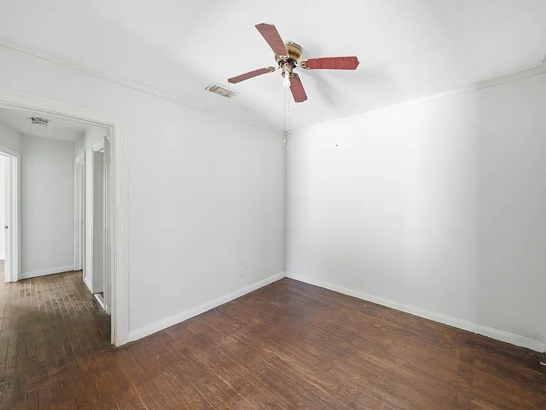 410 Live Oak St — Photo 4