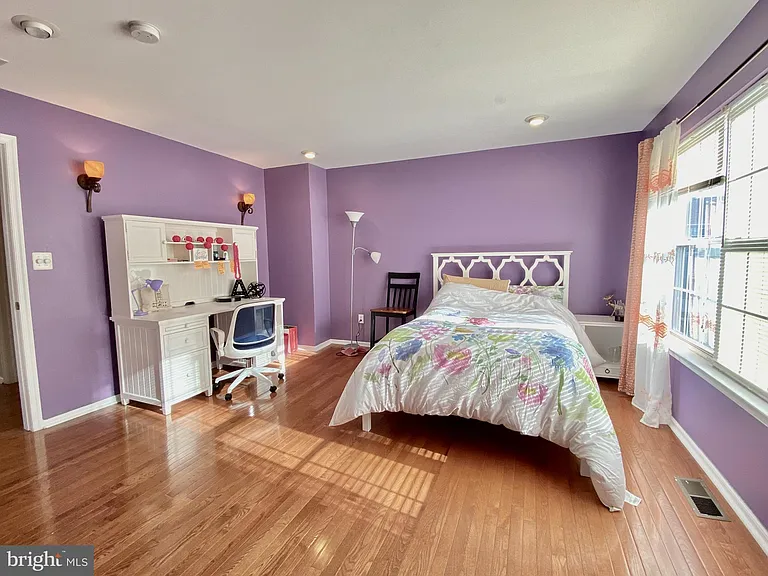 240 William Livingston Ct — Photo 20