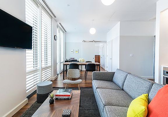 4th image of 400 W 42nd St #23J