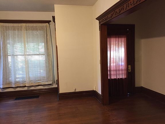 3rd image of 1315 1/2 Forsythe Ave