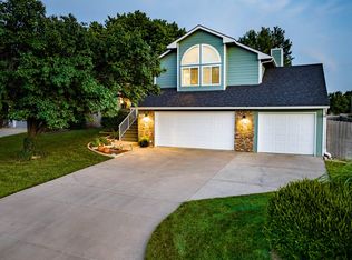 2060 S Cooper Ct, Wichita, KS 67207