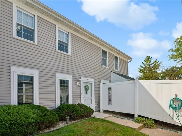 1373 Thames Ter, Roselle, IL 60172
