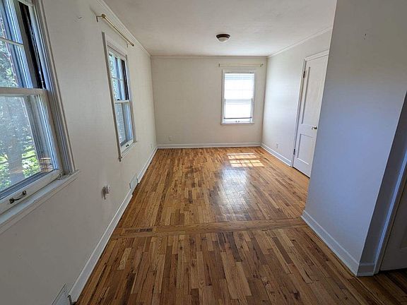3rd image of 835 S 51st St