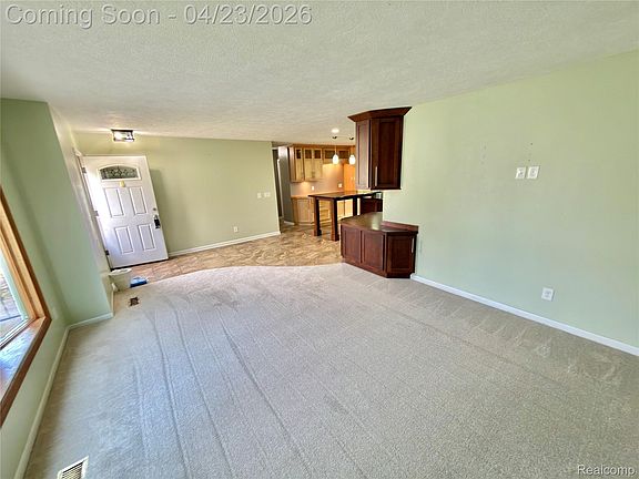 4th image of 5934 Montebello Ave