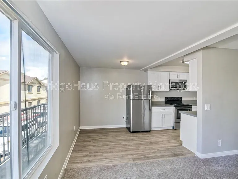378 Moss St #14 — Photo 6