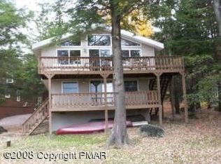 90 N Arrow Dr, Pocono Lake, PA 18347