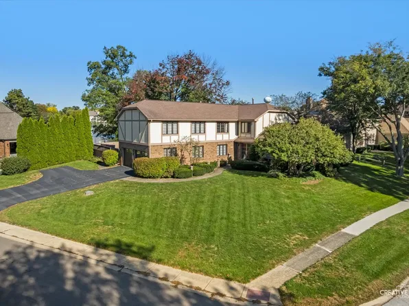 13 Windwood Dr, Sugar Grove, IL 60554