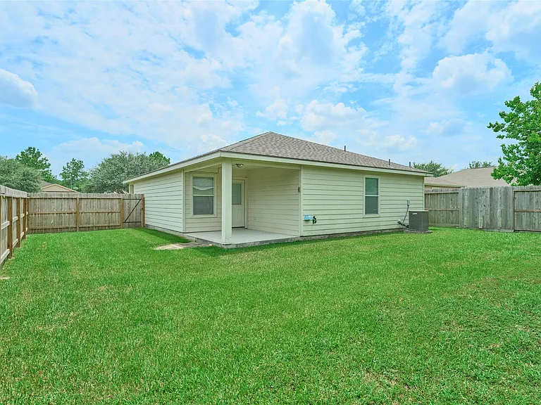 4243 Medina River Loop — Photo 33