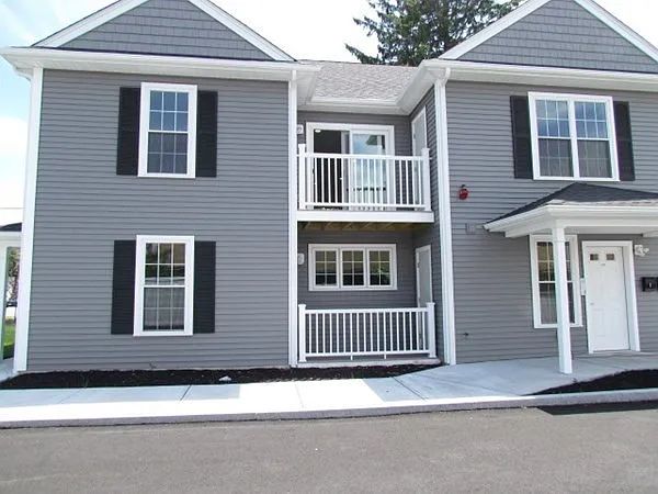 1093 Main St #3 — Photo 9